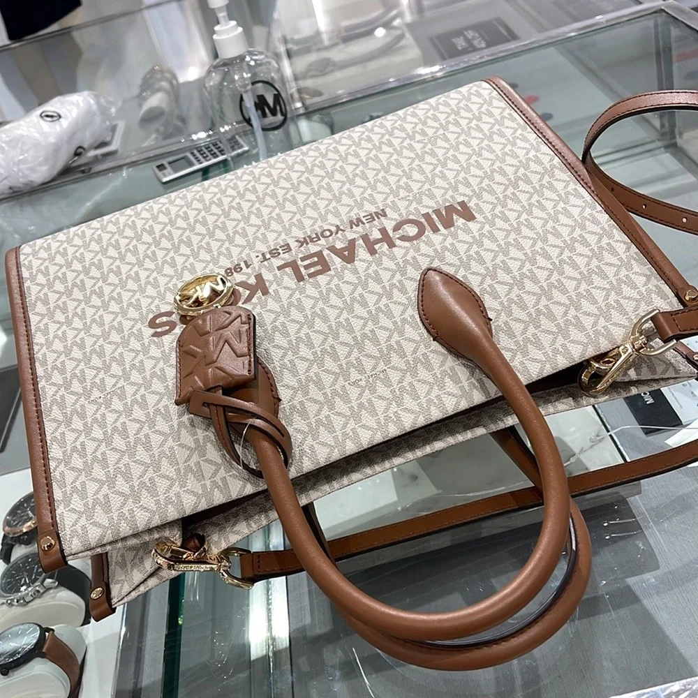 Michael Kors "Mirella" MD EW Tote Vanilla Shoulder Tote
35F2G7ZT2B - NWT - Picture 10 of 16